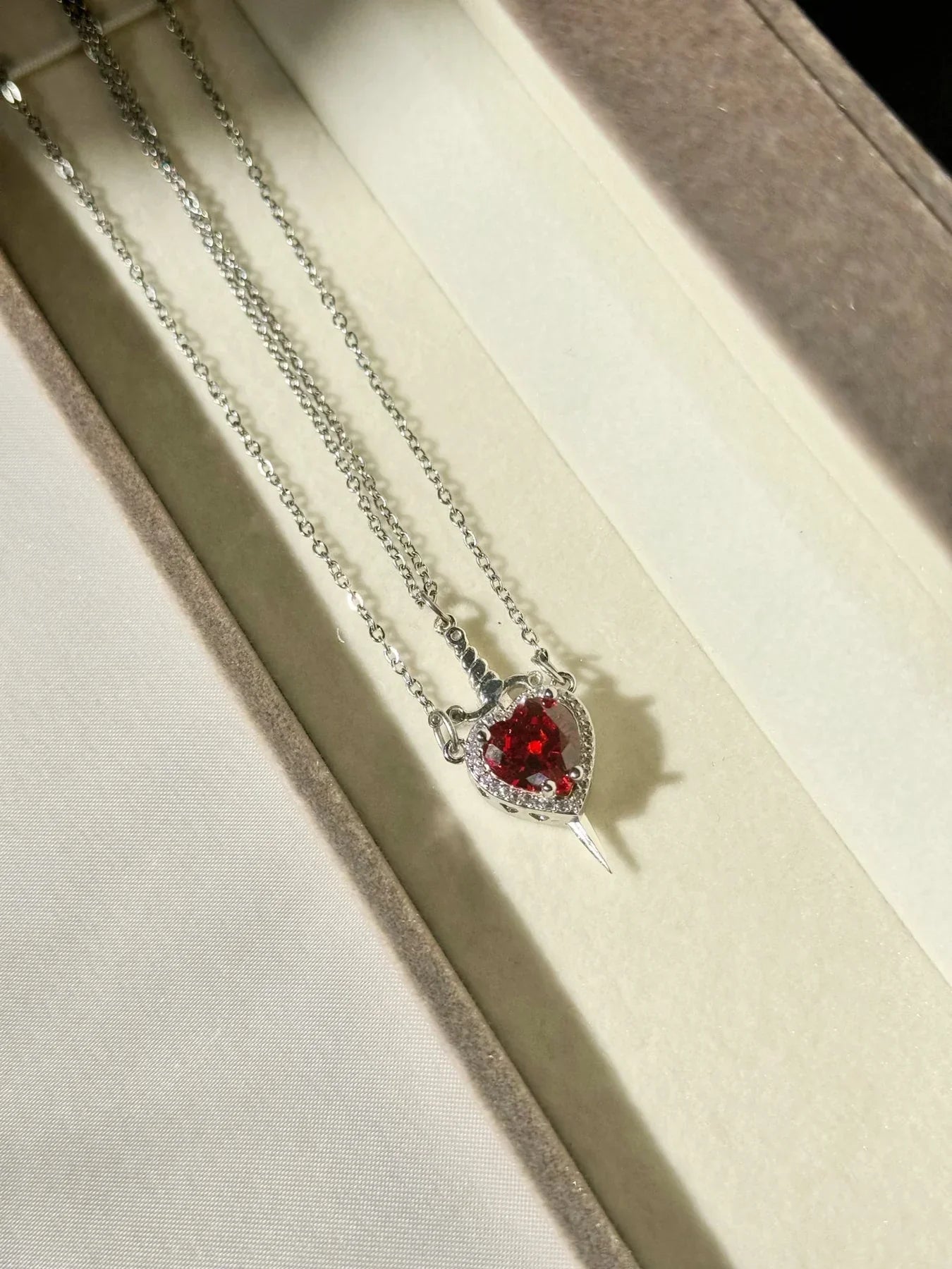 Dancing Heart Necklace ❤️